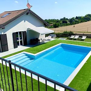 Villa Gioia - Piscina Nel Monferrato Pecetto di Valenza Exterior photo