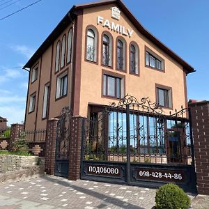 Family Люкс Aparthotel Kamianets Podilskyi Exterior photo