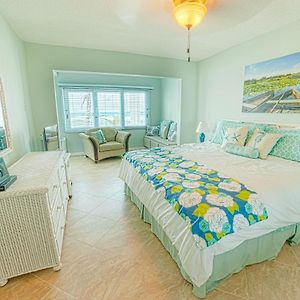 Gorgeous Ocean Views! Welcome To Bella Breeze! Beachfront 2Br 2Ba Apartment Sion Farm Exterior photo