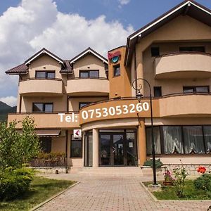 Pensiunea Roua Hotel Piatra Neamt Exterior photo