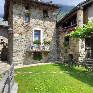 Bed & Breakfast La Crotta Bed & Breakfast Pont-Saint-Martin Exterior photo