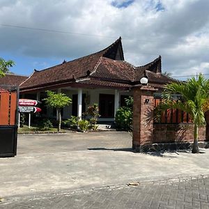 Utama d'Alas Purwo Homestay Ringinpintu Exterior photo