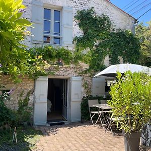 Gite Du Presbytere Port D'Envaux, Ravissante Maison De Charme Villa Exterior photo