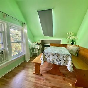 Cozy 1-Bedroom Loft With Falls View 4Mins To Falls Niagara Exterior photo