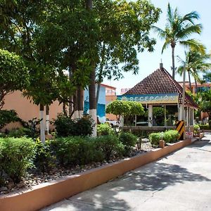 Hotel Oasis Mazatlan Exterior photo