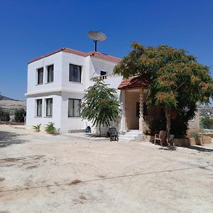 Vila Boaba Grsh Alromanih Alshmalih Villa Jarash Exterior photo