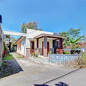 Oyo 92884 Agustha Homestay Yogyakarta Exterior photo