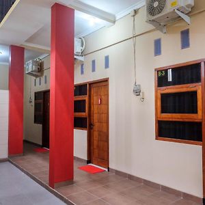 Reddoorz Syariah Near Perempatan Kartasura Hotel Surakarta  Exterior photo