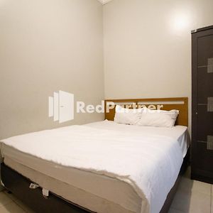 De Kost Solo Mitra Reddoorz Hotel Exterior photo