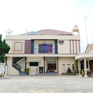 Homestay Griya Kinasih Syariah Pati Exterior photo