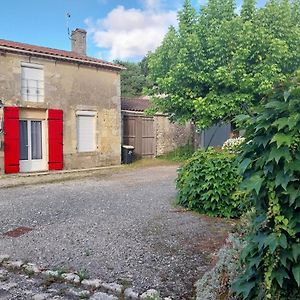 Gite Chez Lea Apartment Saint-Seurin-de-Cadourne Exterior photo