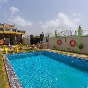 Stayvista'S Badshah Farmstay - Mountain-View Villa With Private Pool, Terrace & Gym Shahpura  Exterior photo