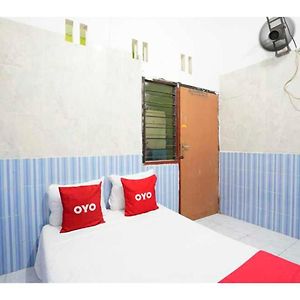 Oyo Life 93061 Kost Vicky Syariah Hotel Surabaya Exterior photo