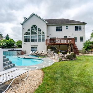 Centrally Located Family Home With Pool Harleysville Exterior photo