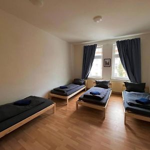 Geraumige Wohnung Mit 3 Schlafzimmern Und Balkon In Magdeburg-Sudenburg Exterior photo
