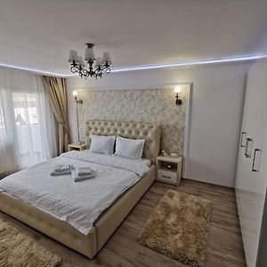 Apartament Gold Luxury Apartment Tirgu Ocna Exterior photo