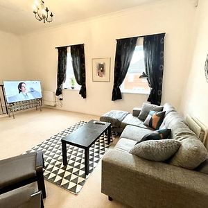 Spacious & Quiet, A Perfect Base Apartment Bishop's Stortford Exterior photo