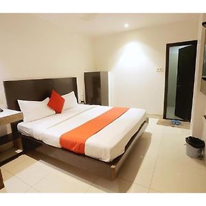 Hotel Relax Inn, Surat, Gujarat Exterior photo