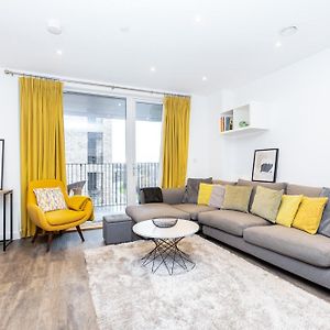 New 2Br Wbalcony 1 Min Ponders End Train, Enfield Apartment Exterior photo