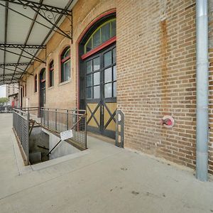 Pet-Friendly Texarkana Studio In The Historic 1894 Apartment Exterior photo