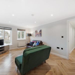 Spacious Stunning Flat Near Heathrow And Central London Apartment Hounslow Exterior photo