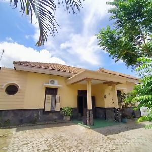 Guest House Djatis Purwo Wasito Syariah Bojonegoro Exterior photo