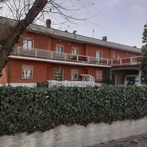 Gold House Hotel Maranello Exterior photo