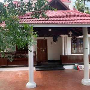 Lakshmi Mangalaa Villa Thiruvananthapuram Exterior photo