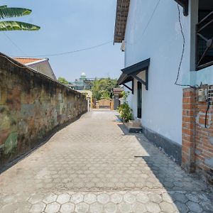 OYO 1439 Gang Guest Homestay Syariah Tuban  Exterior photo