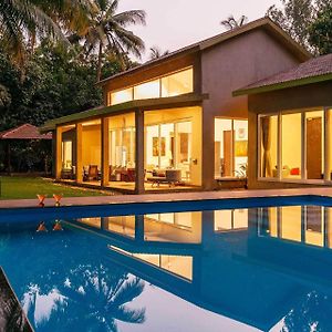 Stayvista'S Vaana - Lakeside Villa With Pool, Turf, Lawn & Gazebo Palghar Exterior photo