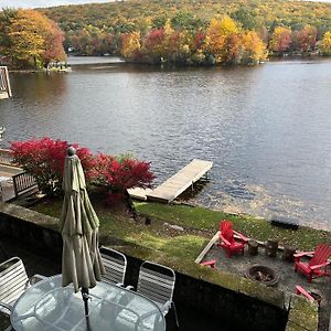 Large Family House On The Lake Villa Hewitt Exterior photo