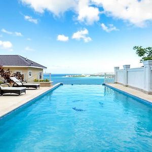 Luxury Oceanview 4Br Villa With Balcony, Pool And Bbq Teluk Montego Exterior photo