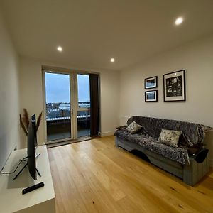 Spacious 2 Bedroom Penthouse Retreat London Exterior photo