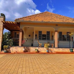 Airport Link Guest House Entebbe Exterior photo