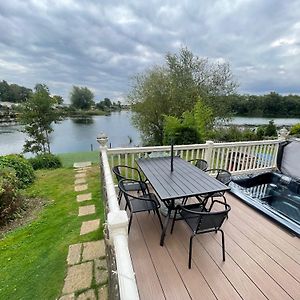 Lakeside Retreat 3 With Hot Tub, Private Fishing Peg Situated At Tattershall Lakes Country Park Villa Exterior photo