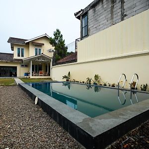 Villa Keluarga Puncak - Cipanas - Kota Bunga Cikundul Exterior photo