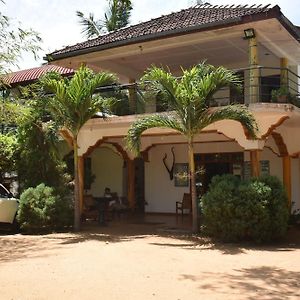 Thirumalai Park Hotel Nilaveli Exterior photo