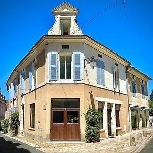 Gite Les Jasmins Centre Historique Saint-Astier Apartment Exterior photo