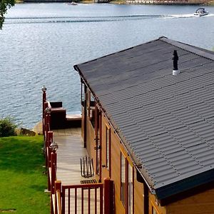 Fable Lodge Tattershall Lakes - Luxury Lakeside Lodge With Hot Tub Exterior photo