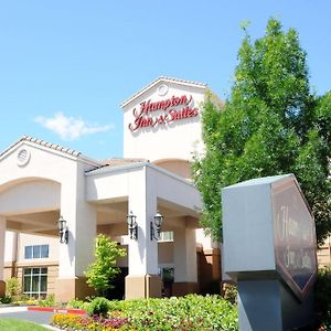 Hampton Inn & Suites Redding Exterior photo