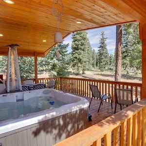 Spacious Duck Creek Village Cabin With Hot Tub! Exterior photo