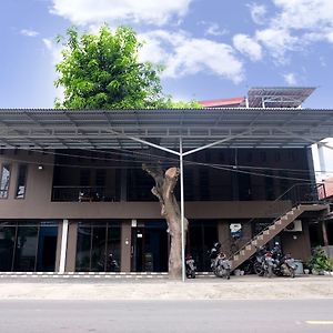 Puri Lembang Hotel Lutan Exterior photo