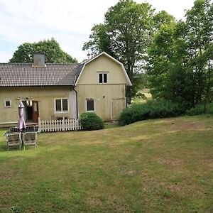 Comfy 4-Bedroom Barnhouse Ideal For Long Stays Akersberga Exterior photo