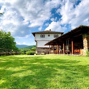 Family Hotel Byalata Kashta Kovachevitsa Exterior photo