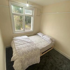 Best Room- Near London Luton Airport And Close To Restaurants Shops And Dunstable Hospital Exterior photo