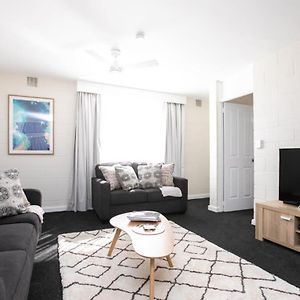 Cbd Apartment By The Park: Wifi & Parking Launceston Exterior photo