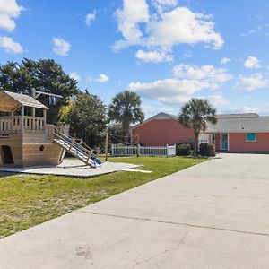 Colorful Emerald Isle Home Just Steps To Beach! Exterior photo
