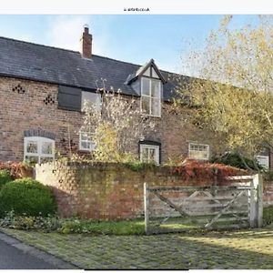 The Coach House Annex Apartment Tilston Exterior photo