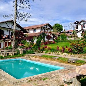 Hotel Villa De Paris Chachapoyas Exterior photo