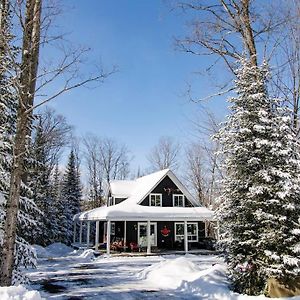 The Hidden Porch At Sir Sam'S Villa Haliburton Exterior photo